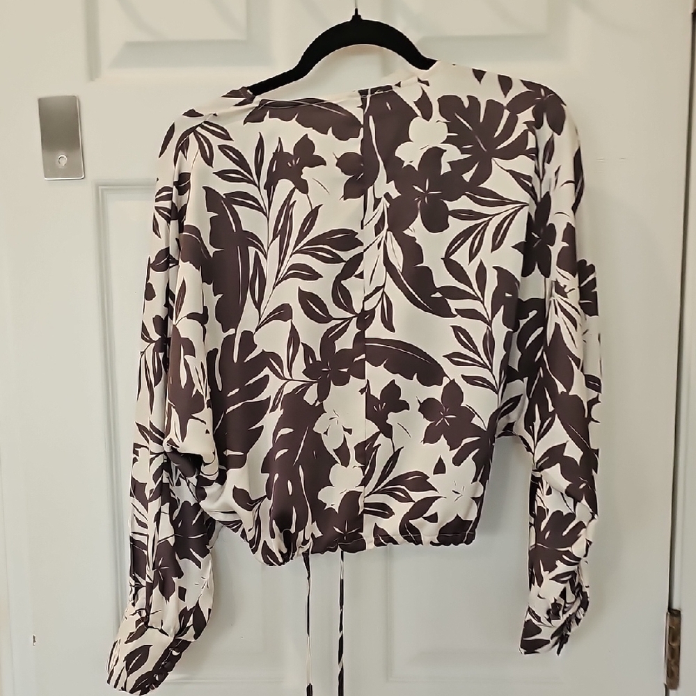 Floral Wrap Top - Black and White - Picture 4 of 11
